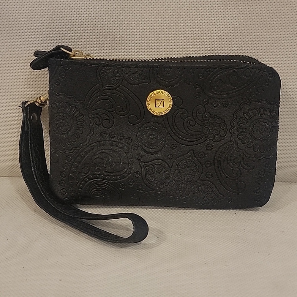 NEW - STONE MOUNTAIN BLACK LEATHER 2 COMPARTMENT WRISTLET
